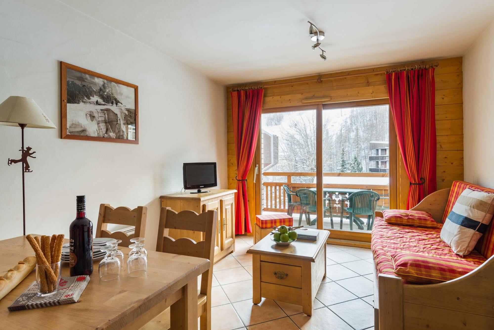Lagrange Vacances Le Hameau Du Rocher Blanc Serre Chevalier Exterior foto